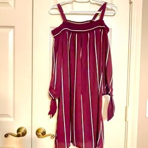 NWT Super cute off-shoulder dress, Size Large